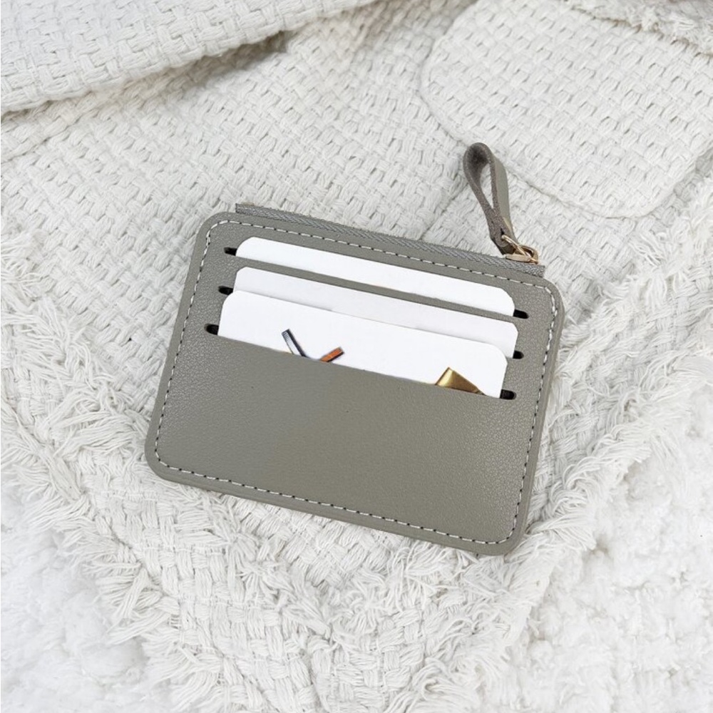 ⚠️Clearance🤍Small Cardholder Light Grey Wallet - Picture 3 of 4